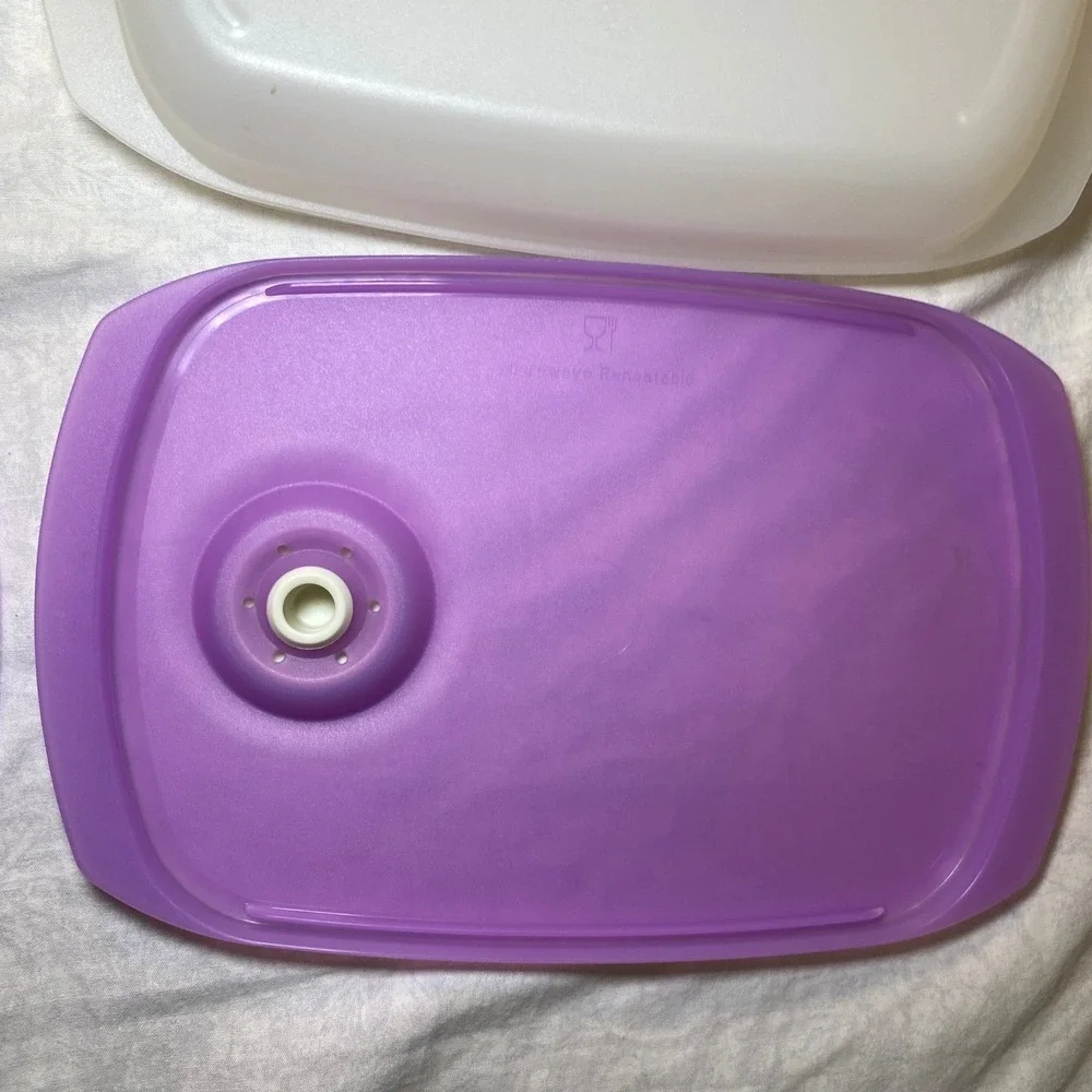 Tupperware Microwave Reheatable 850mL Storage Containers Purple Lids Lot 2‎